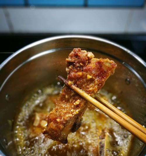 美味自制蒜香排骨（家庭料理神器，味道超赞）