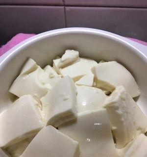 紫甘蓝鸡蛋豆腐羹的做法（美味健康的家常汤，营养丰富）