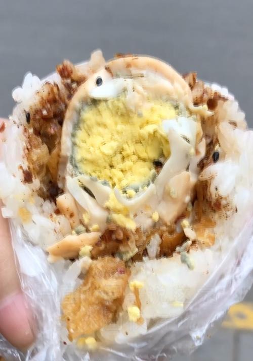 如何制作美味的粢米饭团（传统日本料理-粢米饭团，教你轻松做到）