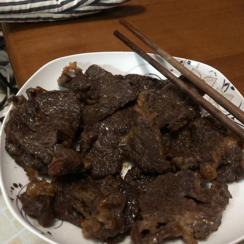 孜然烤牛肉配蘑菇，享受美味与健康！（这道美食不仅美味可口，还具有营养价值）