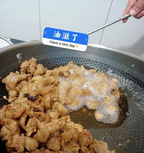 猪油渣饺子的制作方法（传统美食的味道不容错过）