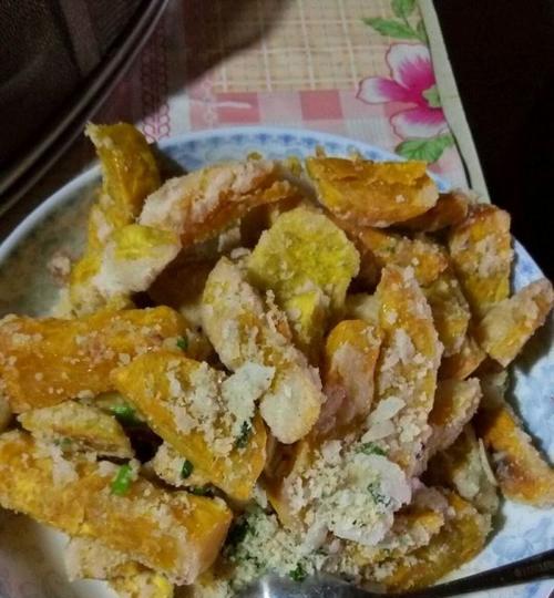 美味芝士焗松仁番薯（家庭美食必备，口感丰富的健康料理）