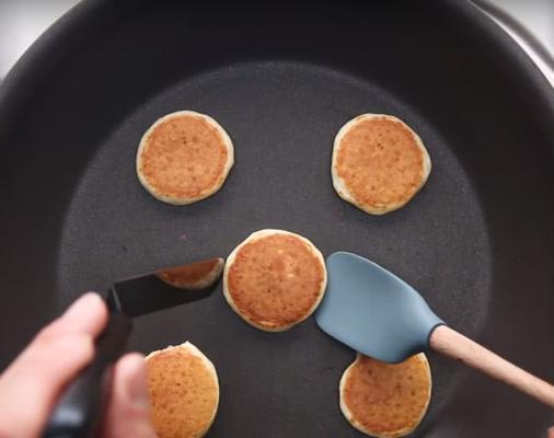 芝士焗水果煎饼——让你享受美味和健康的完美结合（以水果为主，芝士加持，口感满分，营养无忧）