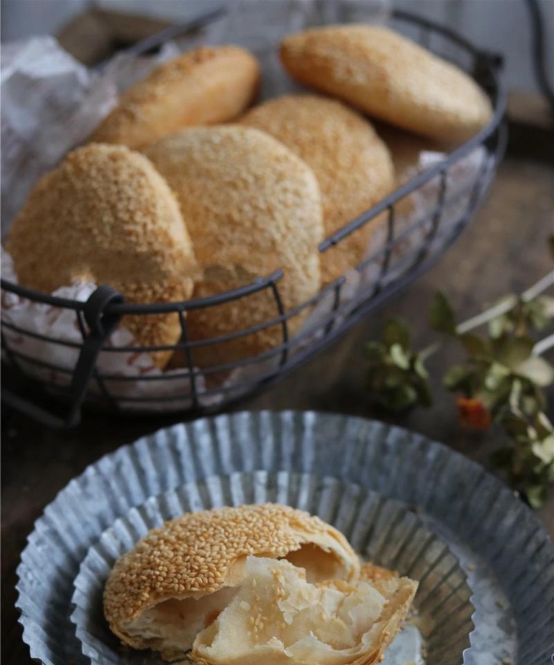 享受香气四溢——芝麻油酥饼的做法（纯手工制作，香酥可口，家常美食轻松搞定）