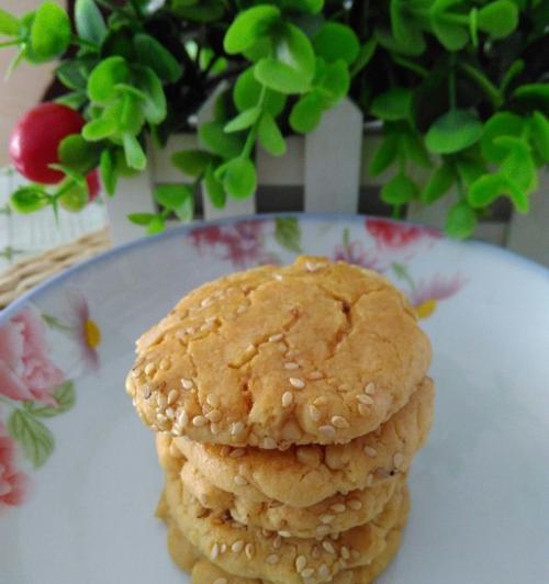 手工制作芝麻桃酥（用新鲜桃肉搭配香甜芝麻，制作健康美味的芝麻桃酥）