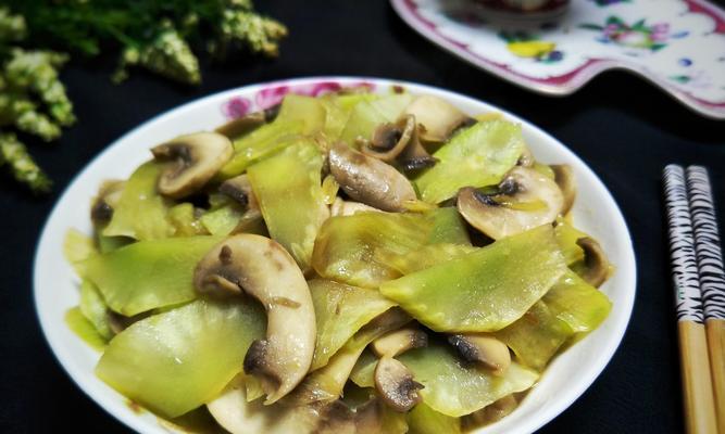 以真菌煲为食材的烹饪方法（学会真菌煲的制作，味觉体验升级）