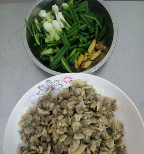 用蚬子做菜，轻松搞定美味佳肴（学会蚬子的烹调方法，解锁美食新世界）