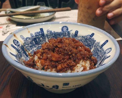 用芸豆肉燥饭的做法，做出香气四溢的家常美食（用芸豆肉燥饭打造口感丰富的午餐佳肴）