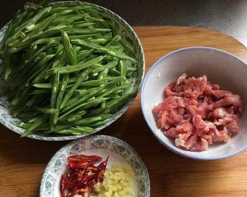 用芸豆肉燥饭的做法，做出香气四溢的家常美食（用芸豆肉燥饭打造口感丰富的午餐佳肴）