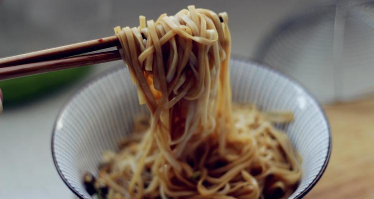 如何用芸豆拌面做出美味佳肴（佳肴制作，芸豆拌面简单易行）