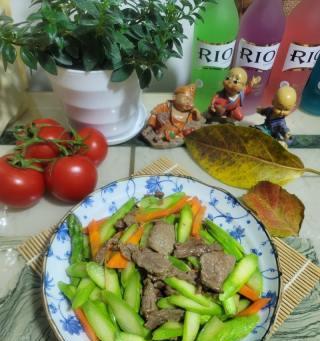 云南小瓜炒牛肉，色香味俱佳（云南小瓜和牛肉的完美结合，尝出健康与美味）