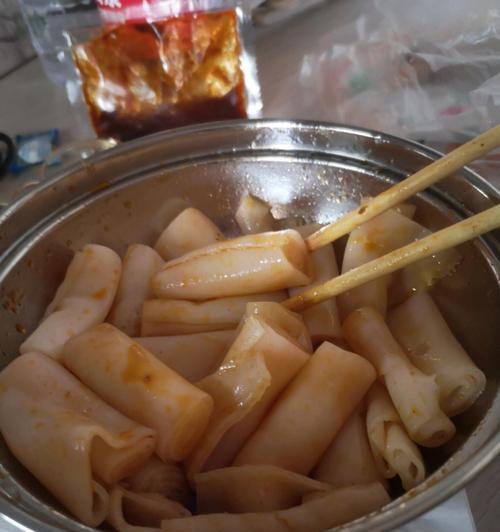 越式卷筒粉的制作方法（以鸡肉越式卷筒粉为例，教你如何做出口感绝佳的越南风味美食）