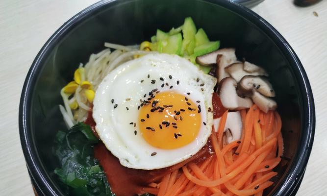 《月见石锅拌饭，尝遍日本美食》（一次吃到饱的独特体验）