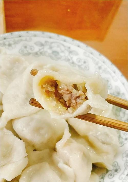 口感鲜美的圆葱羊肉水饺，让你回味无穷（口感鲜美的圆葱羊肉水饺，让你回味无穷）