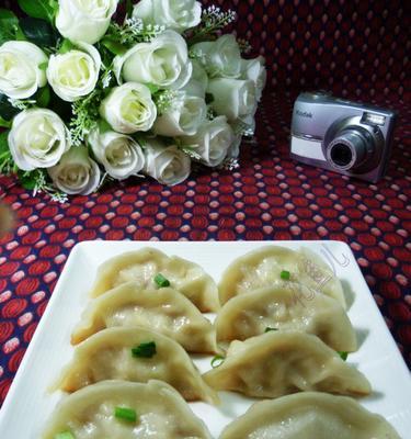 手工制作圆白菜肉馅饺子的做法（美味可口的家常饺子，让你的家人欢喜无比）