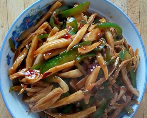 用鱼香调味，简单制作美味的茭白（掌握这些技巧，烹饪不再难！）