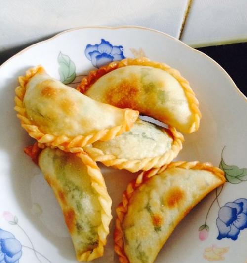 从冻饺到煎饺，美味的转变（以冻饺为基础，简单易学的煎饺做法）