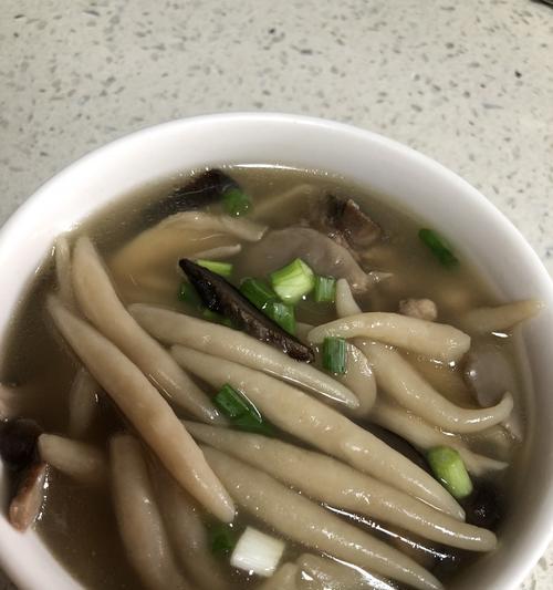 解锁莜面饸烙的美味做法（传统小吃的独特魅力，让您一试难忘）