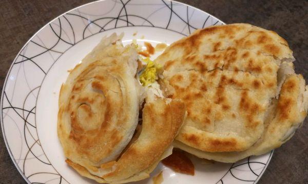 五香油酥烧饼制作方法详解（传统美食口感更佳，让你在家也能做出正宗的油酥烧饼）