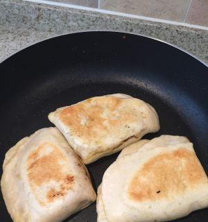 教你做出香喷喷的洋葱牛肉馅饼（在家也能吃到正宗的英式小点心）