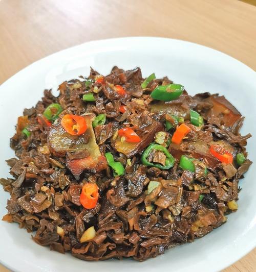 家常美食——腌豇豆炒腊肉（烹饪技巧、口感窍门、食材搭配、健康营养）