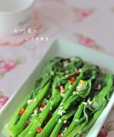 清脆可口，腌菜心美食大赏（以腌菜心为主角，打造爽脆美味）