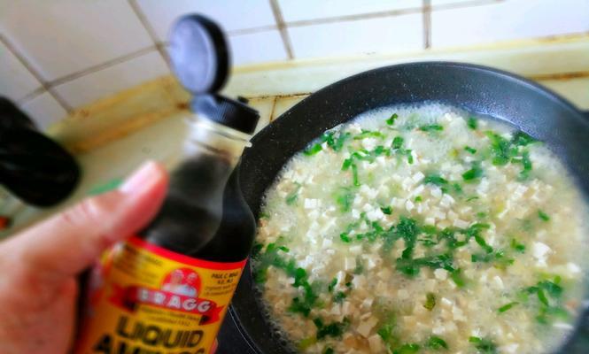 胭脂豆腐羹的制作方法（传统美味，营养丰富的豆腐羹；体验不一样的口感与颜色）