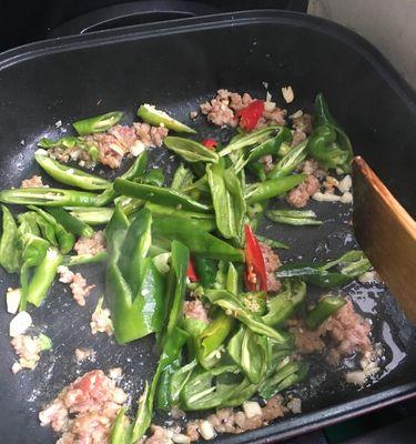 简单又美味，芽菜肉沫四季豆的做法（健康蔬菜+营养肉类，不一样的口感体验）