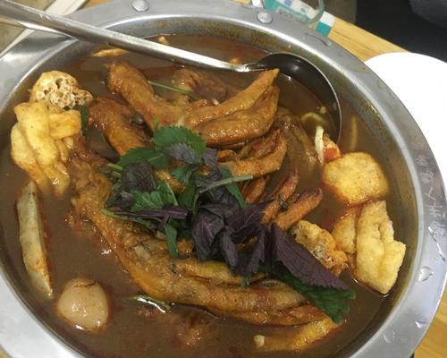 田螺鸭脚煲，一道味蕾盛宴（传统美食的精髓，健康饮食的选择）