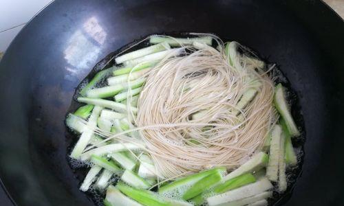 鸭蛋面，美味可口的做法！（以鸭蛋为主料，手工制作口感的面食。）