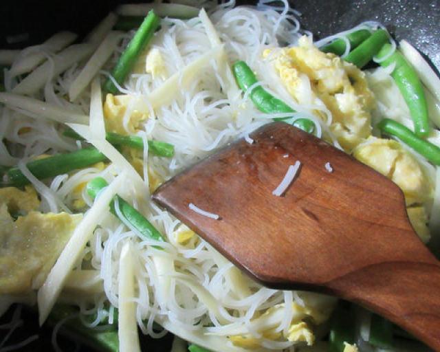 鸭蛋面，美味可口的做法！（以鸭蛋为主料，手工制作口感的面食。）