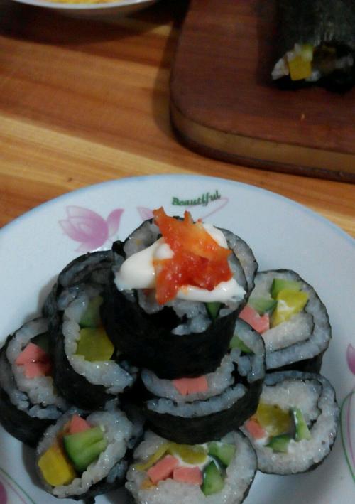 制作美味小鸭寿司，尝遍日本传统美食的滋味（跟着这份详细食谱，轻松制作美味小鸭寿司！）