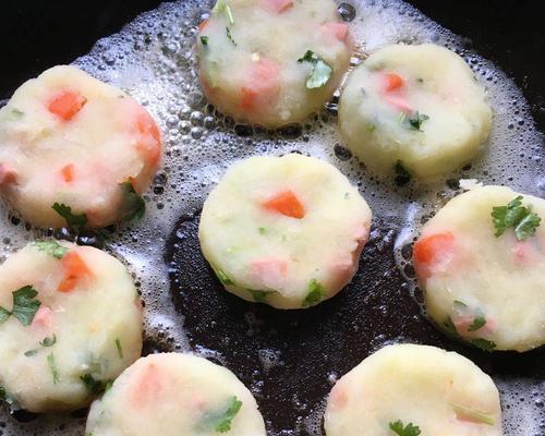 用小碎土豆做出美味饼干（做土豆饼的简单方法）