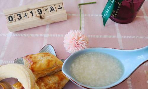 小米梨粥，宝宝的健康辅食（适合6个月以上宝宝食用的小米梨粥，营养丰富，易于消化吸收）