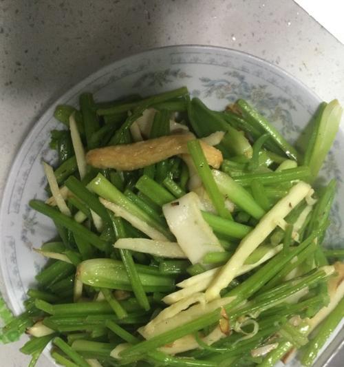 学会这道菜，让你在家也能做出餐厅级的美食！（香芹烧鱼块，美味又健康！）