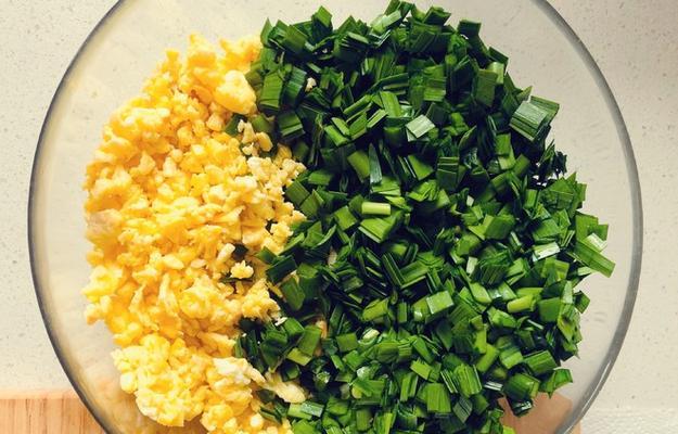 手工制作香芹木耳鸡蛋馅饺子（健康美味，DIY大家来挑战！）