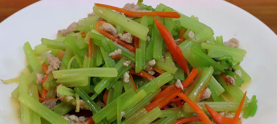 用香芹烹调美味鸡肉，口感独特，清香可口（用香芹烹调美味鸡肉，口感独特，清香可口）