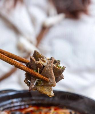 用当地特色食材打造美味佳肴，体验独特的味蕾之旅（用当地特色食材打造美味佳肴，体验独特的味蕾之旅）