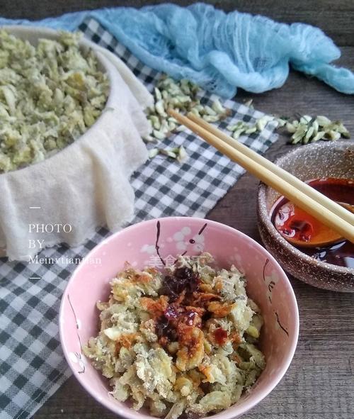 香煎槐花面条的制作方法（以槐花为主材料的美味面条）