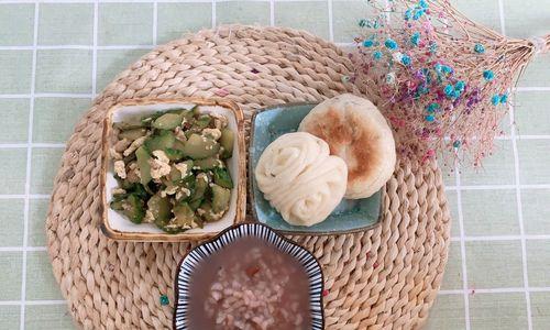 香菇猪肉馅火龙果饺子的做法（打造创意美食）