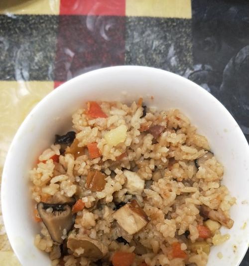 香菇土豆胡萝卜焖饭的制作（健康美味）