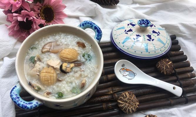 营养丰富的香菇时蔬鸡肉粥（家庭健康饮食的）