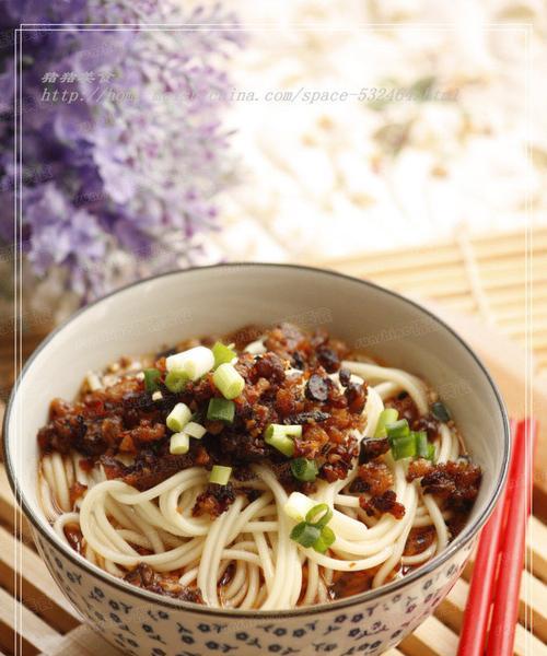 自制香菇肉沫酱面（美味的面条）