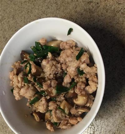 香菇肉末豆腐羹的制作方法（美味健康的家常汤菜）