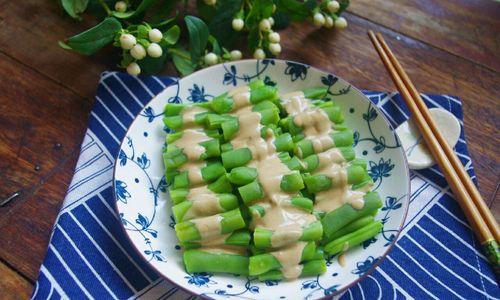 香菇麻酱豆角的家常做法（用手把手教你制作简单美味的香菇麻酱豆角）