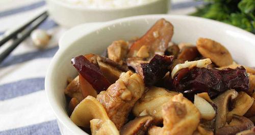 香菇鸡肉煲仔饭，美味好滋味（教你如何在家做正宗的香菇鸡肉煲仔饭）