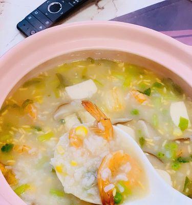 享受海鲜美食的乐趣——虾仁海鲜粥（以虾仁为主打）