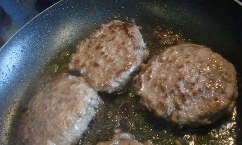 以乌鸡贴饼为主题的美食制作（传统美食再现）