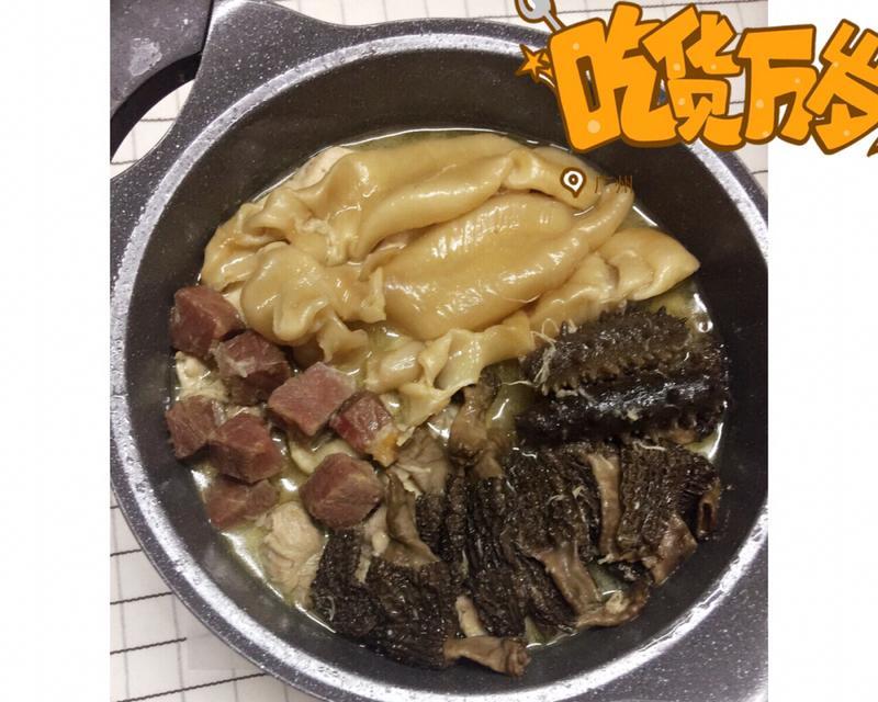 一碗美味的乌鸡火腿花胶汤（美味健康）