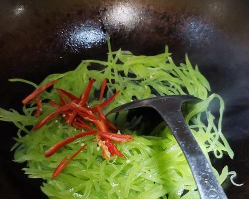 以莴笋韭菜为主的健康饮食（多样化的料理方法和营养价值）